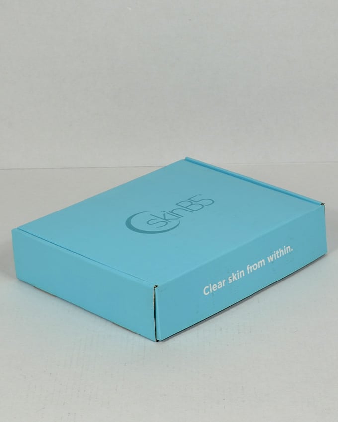 Presentation mailer with custom inserts for skincare product kits.